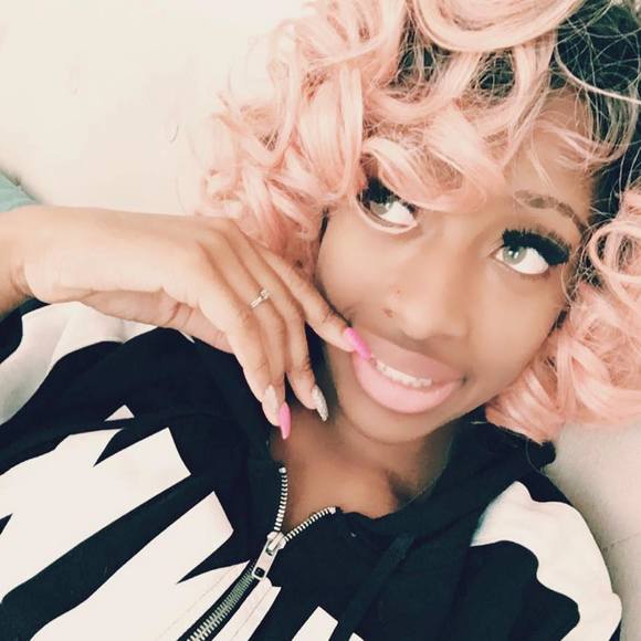 Poshmark profile picture for @shae_i